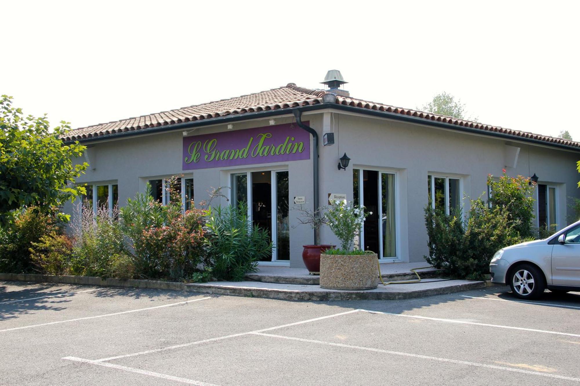 Hotel Saint Louis Le Thor Exterior photo